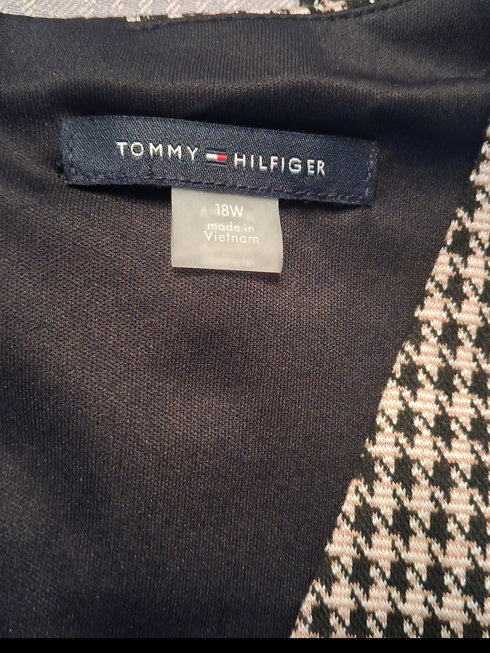 Tommy Hilfiger Black & Cream Houndstooth Wrap Belt Midi Jumpsuit - Picture 2 of 4